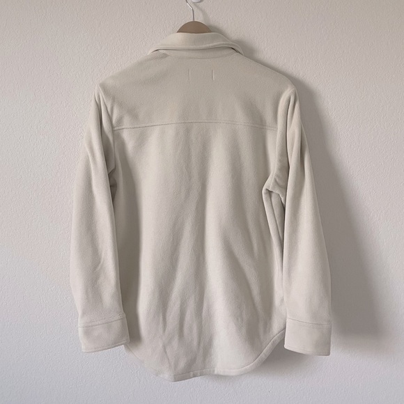 Aritzia TNA polar fleece shirt jacket in color Mullein - Picture 5 of 7